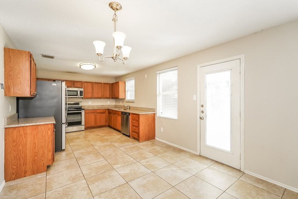 1808 Lariat Dr - Photo 6 of 17