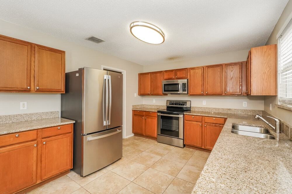 1808 Lariat Dr - Photo 7 of 17