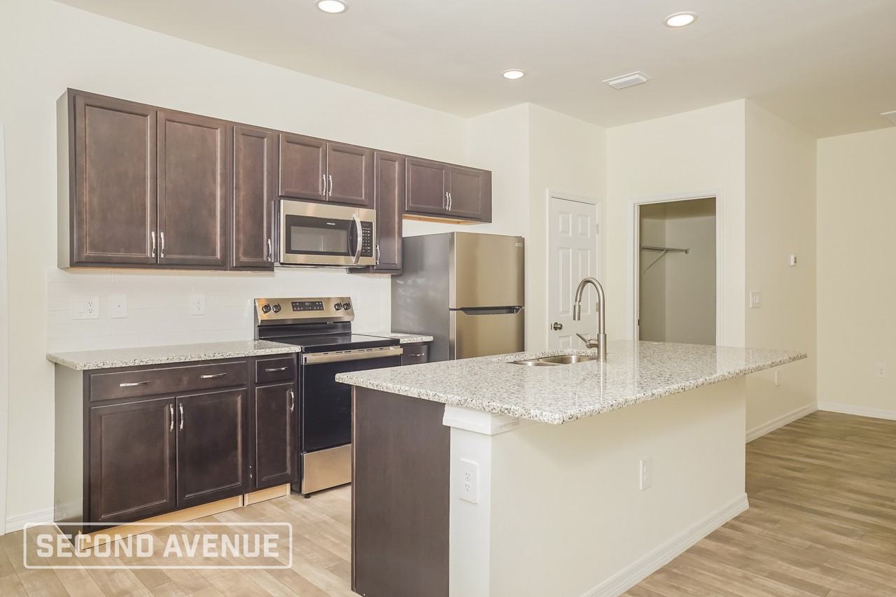 1004 S Lassonde St - Photo 7 of 26