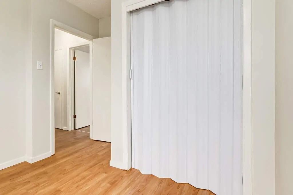 Soho Manor - Photo 7 of 43