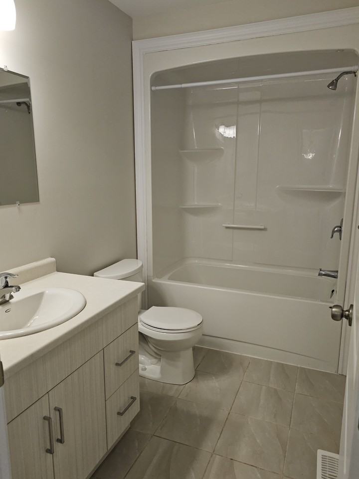 438 Viking Street - Photo 2 of 23