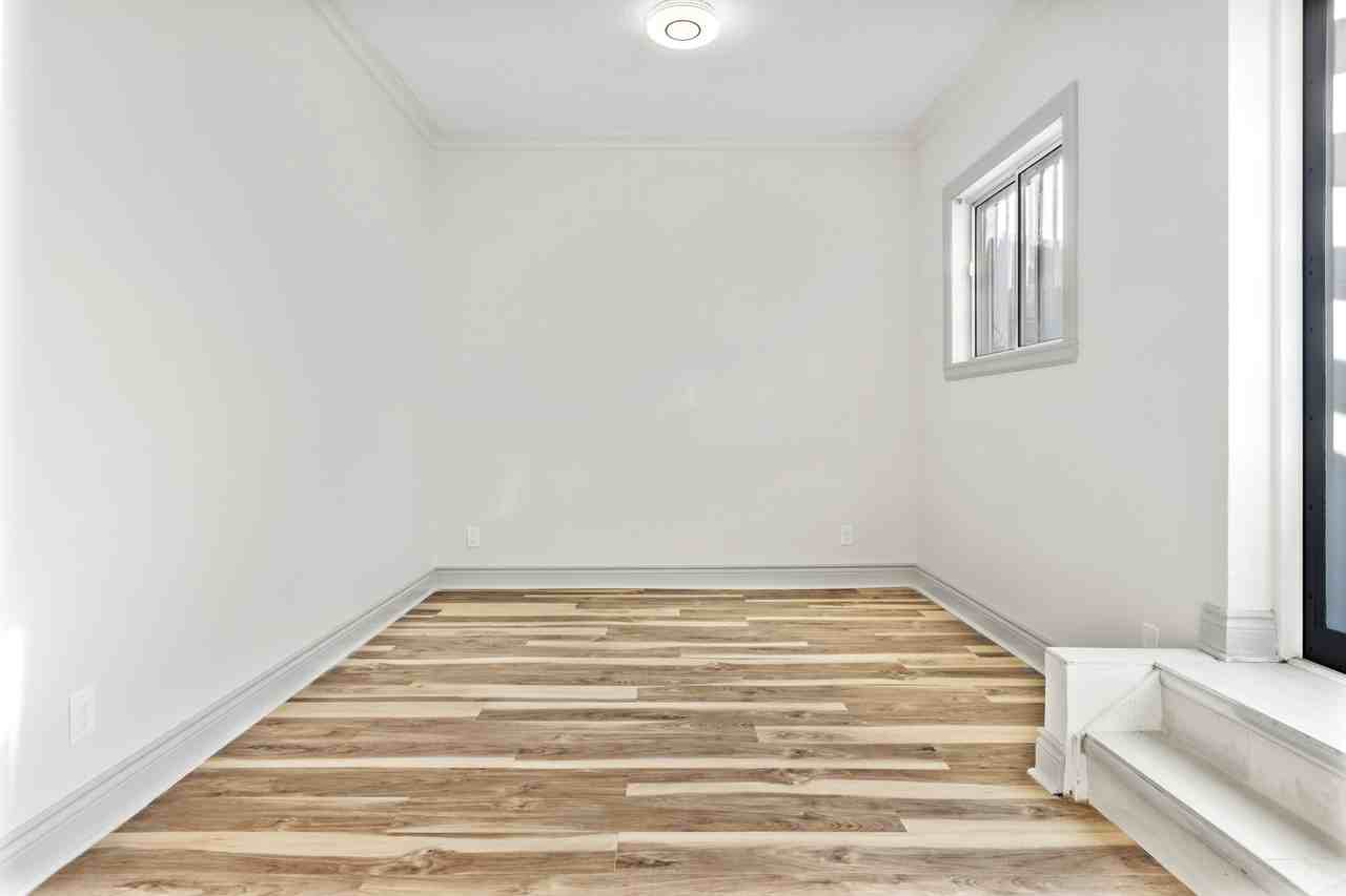 455 Somerset - Unit 1 - Photo 5 of 28