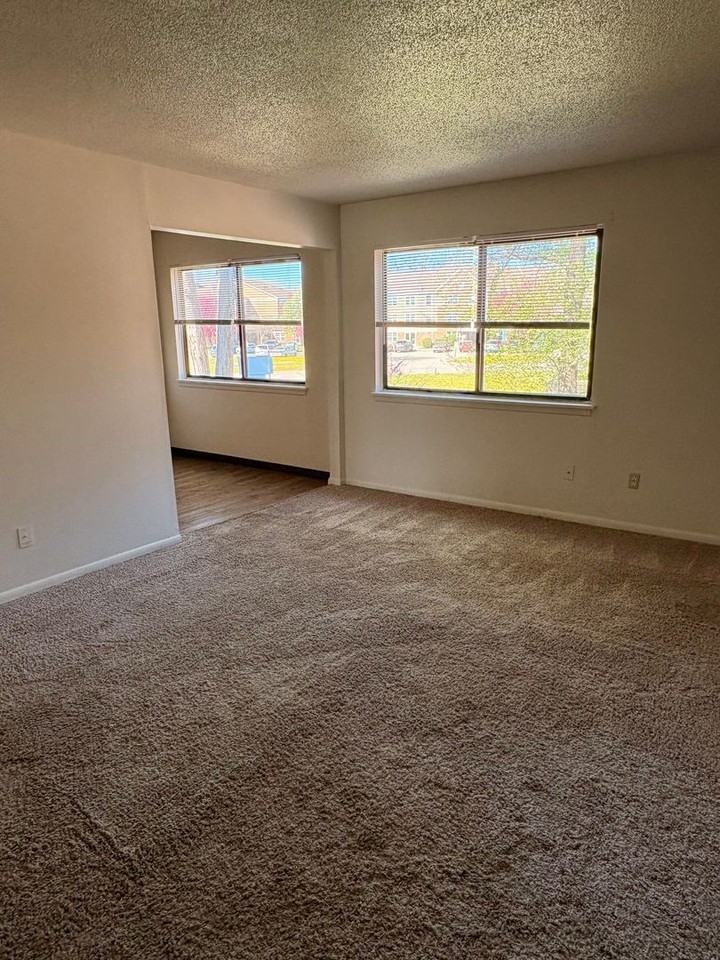 Evergreen Apartments - Photo 2 of 12