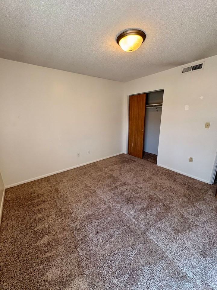 Evergreen Apartments - Photo 5 of 12