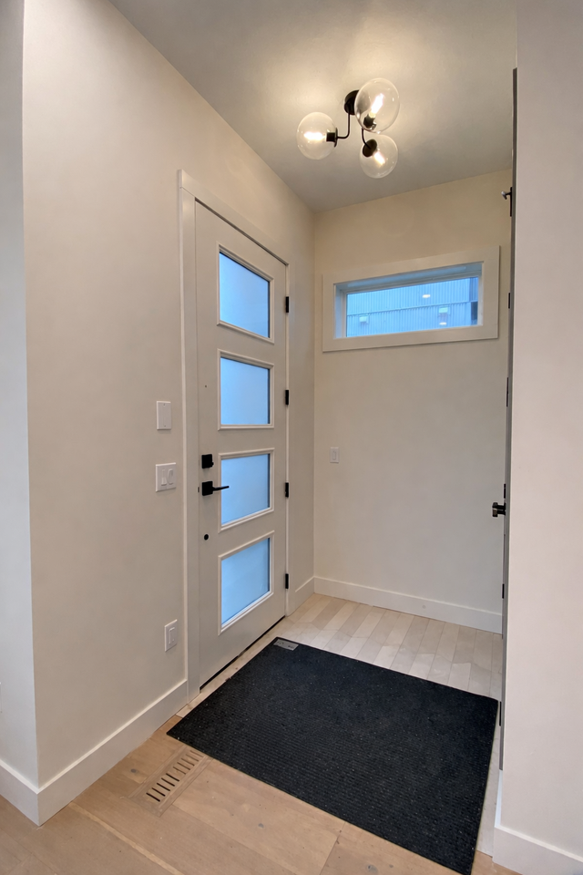 1418 27 St Sw - Photo 2 of 8