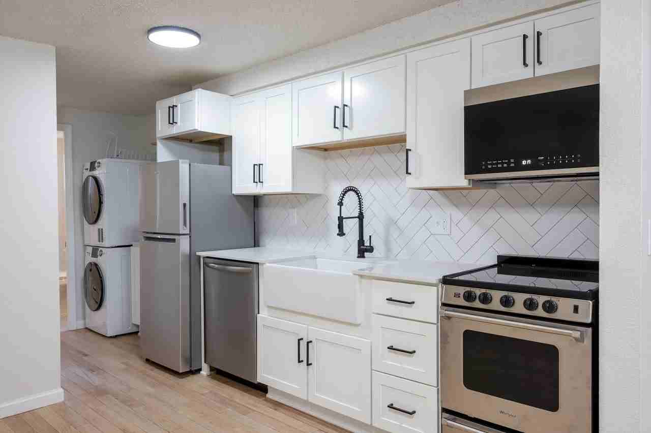 Miner Court - Photo 2 of 38