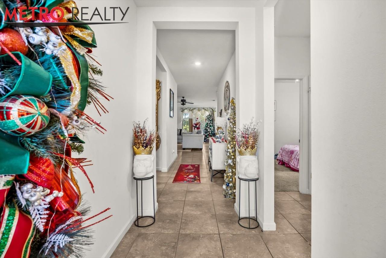 6545 Northwest Oaklawn Way - Photo 3 of 29