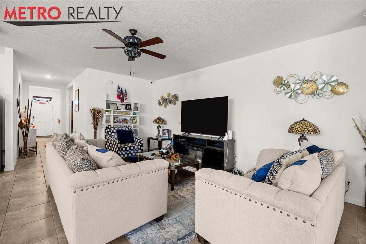 6545 Northwest Oaklawn Way - Photo 6 of 29