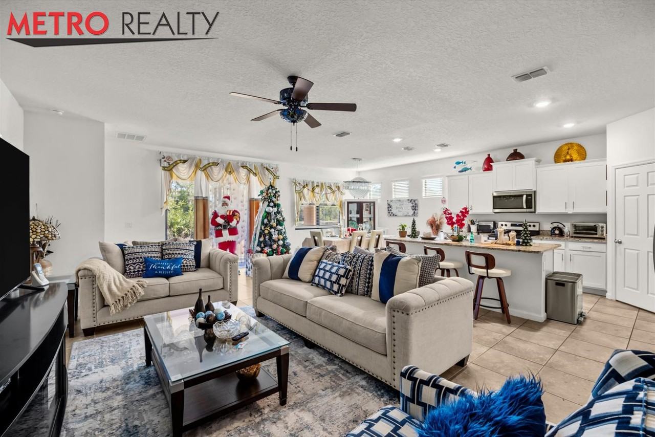 6545 Northwest Oaklawn Way - Photo 7 of 29