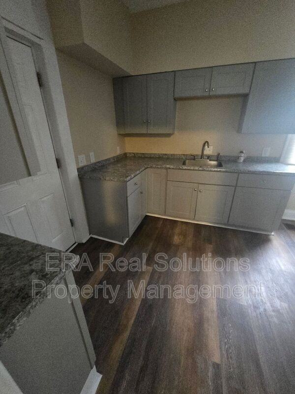 101 N Oakley Ave - Photo 6 of 17