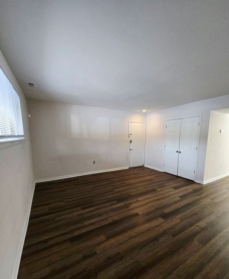 Brooke Court Apartments - Photo 2 of 26