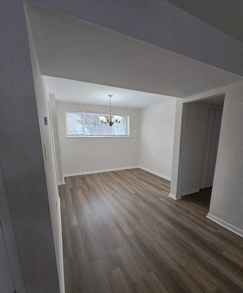 Brooke Court Apartments - Photo 3 of 26