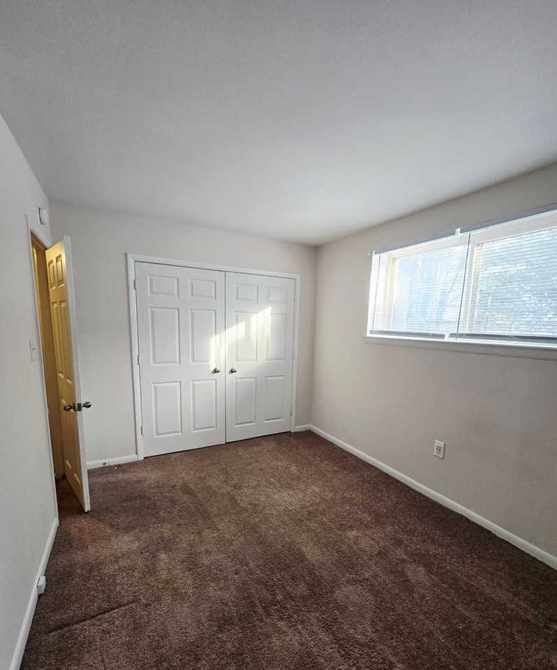 Brooke Court Apartments - Photo 7 of 26