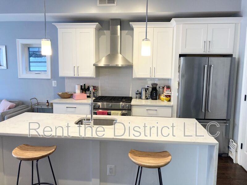 4126 8th St Nw #4 - Photo 3 of 14