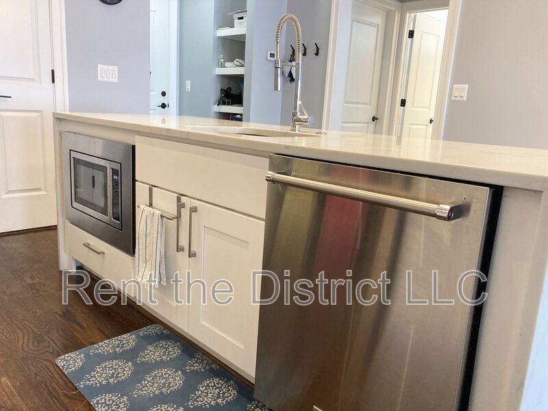 4126 8th St Nw #4 - Photo 5 of 14