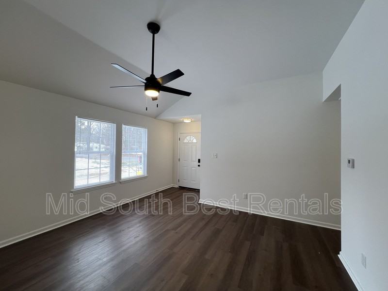 939 Dawn Dr - Photo 2 of 18