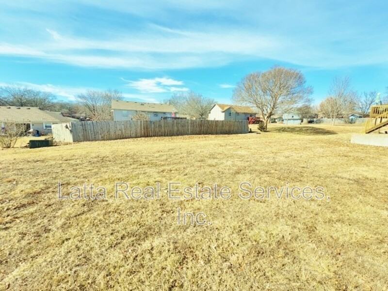 805 Johnson Cir #A - Photo 3 of 11