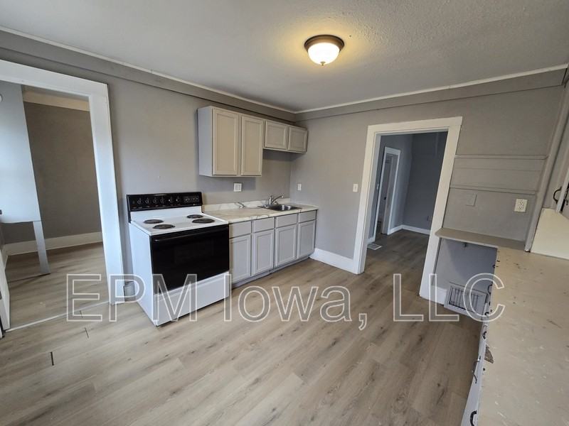 714 W 1st St - Photo 2 of 27