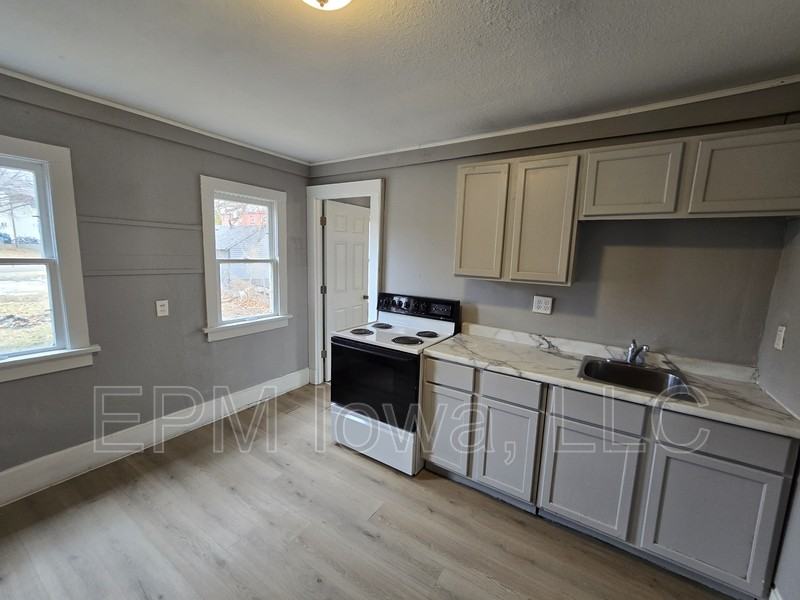 714 W 1st St - Photo 3 of 27