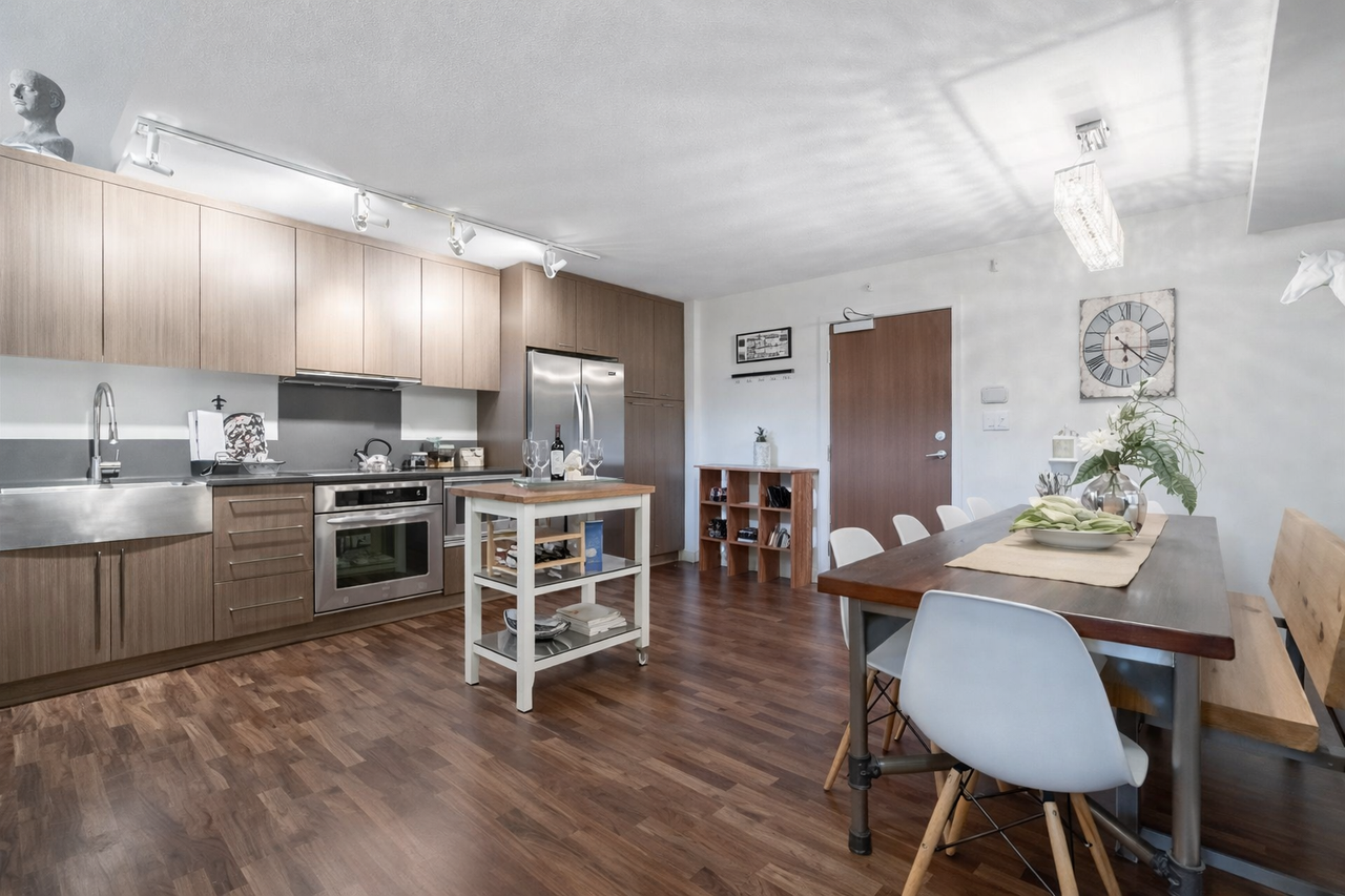 232 East 6th Avenue - Photo 3 of 18