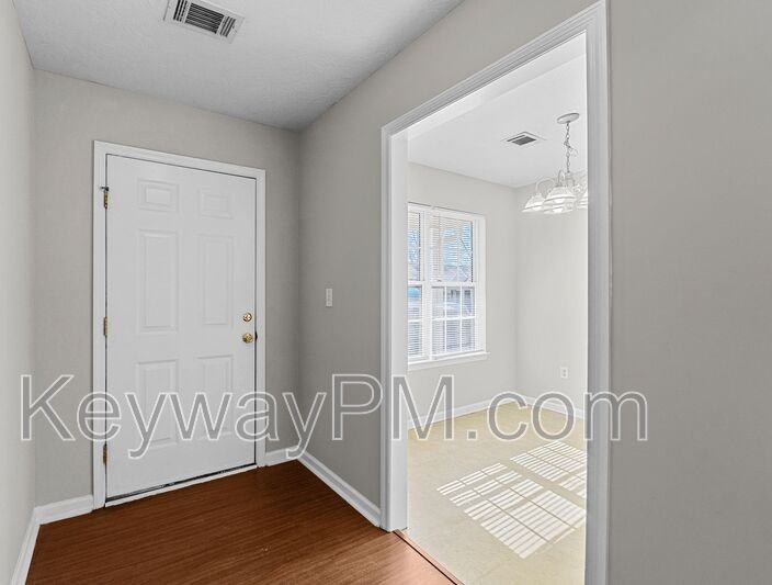 1402 Anna Way - Photo 3 of 15