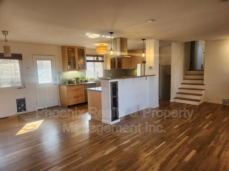 1809 S Pratt Pkwy - Photo 4 of 16