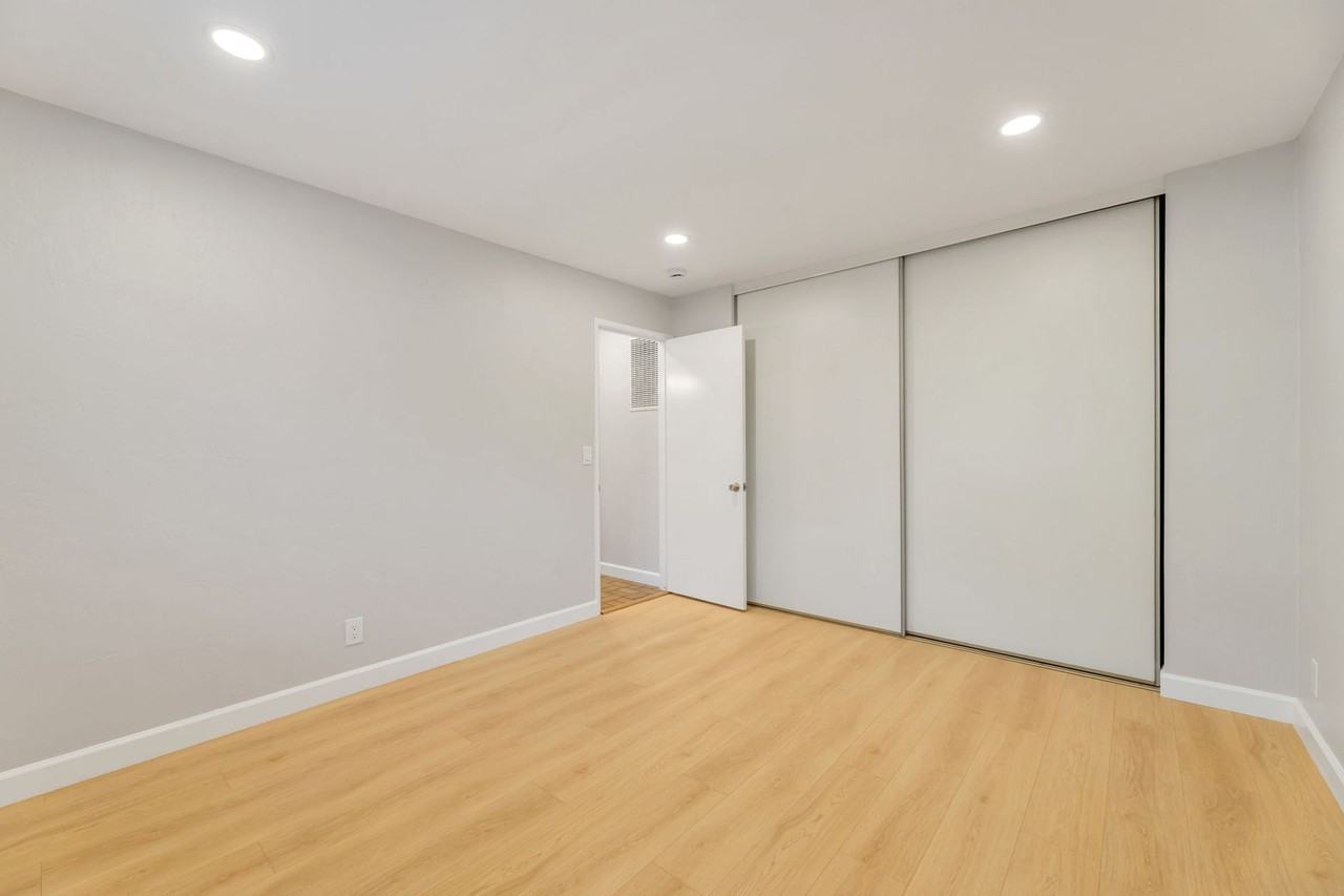 487 S Taaffe St - Photo 7 of 9