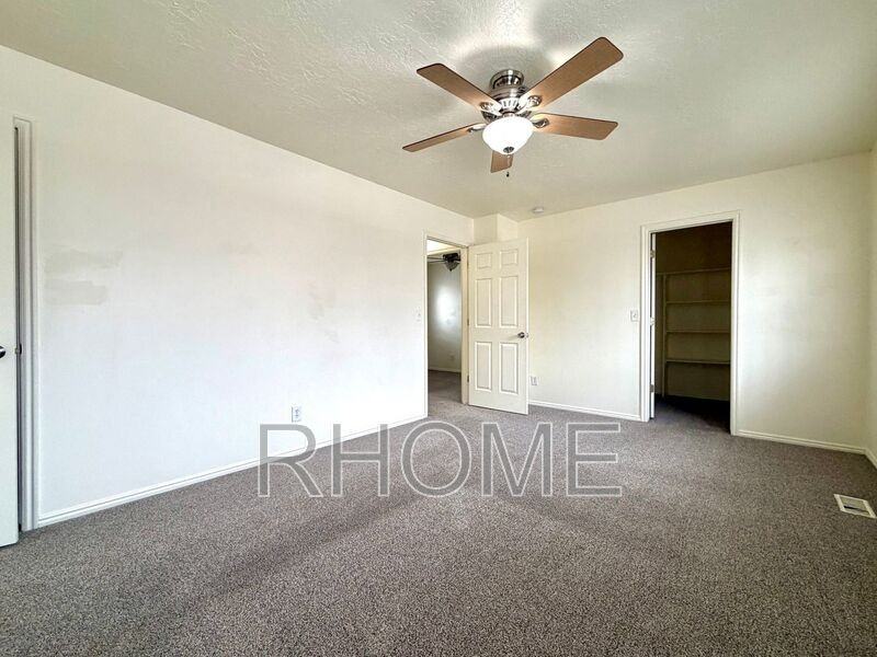 326 E Fenton Ave #324 - Photo 3 of 17