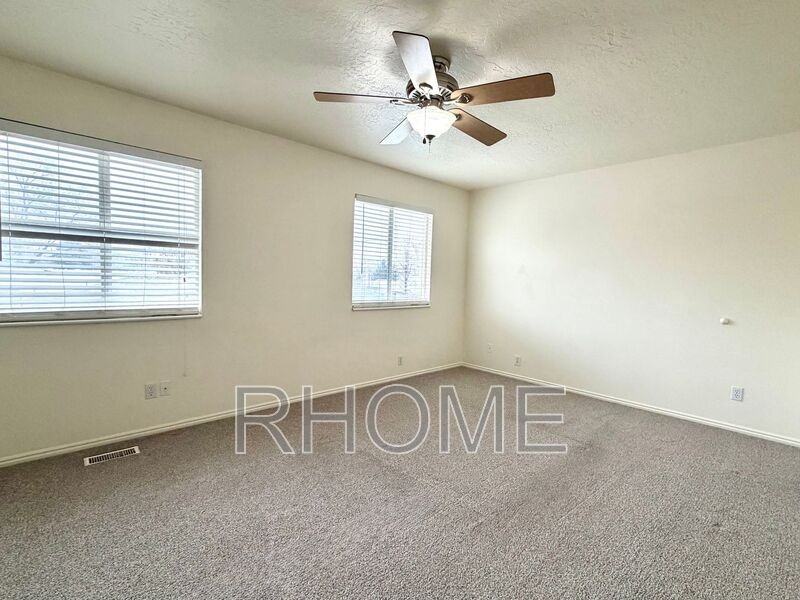 326 E Fenton Ave #324 - Photo 6 of 17