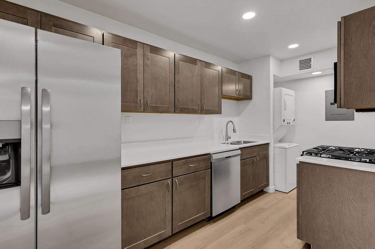 ALL UTILITIES INCLUDED BUNDLED! PET FRIENDLY! - Photo 2 of 28