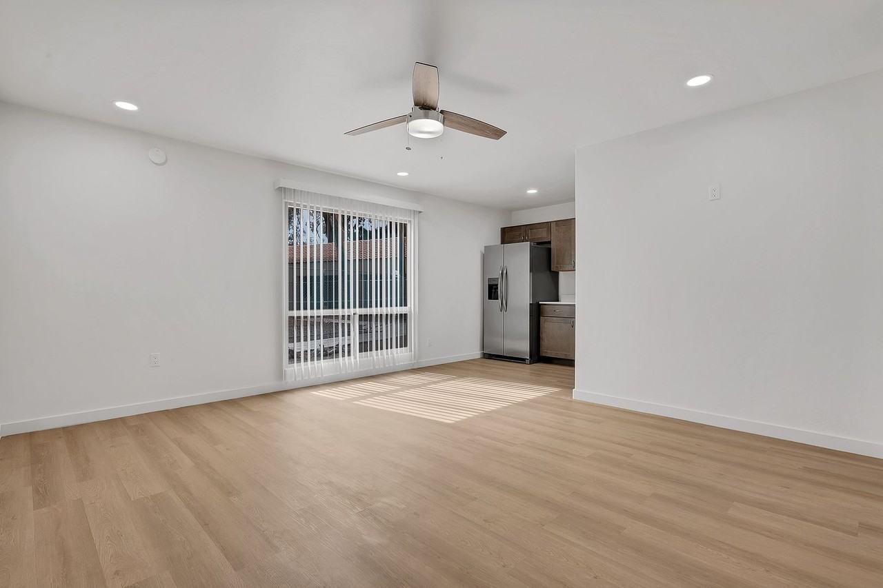 ALL UTILITIES INCLUDED BUNDLED! PET FRIENDLY! - Photo 6 of 28