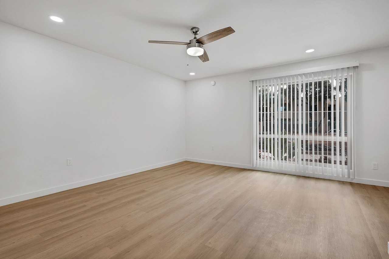 ALL UTILITIES INCLUDED BUNDLED! PET FRIENDLY! - Photo 7 of 28