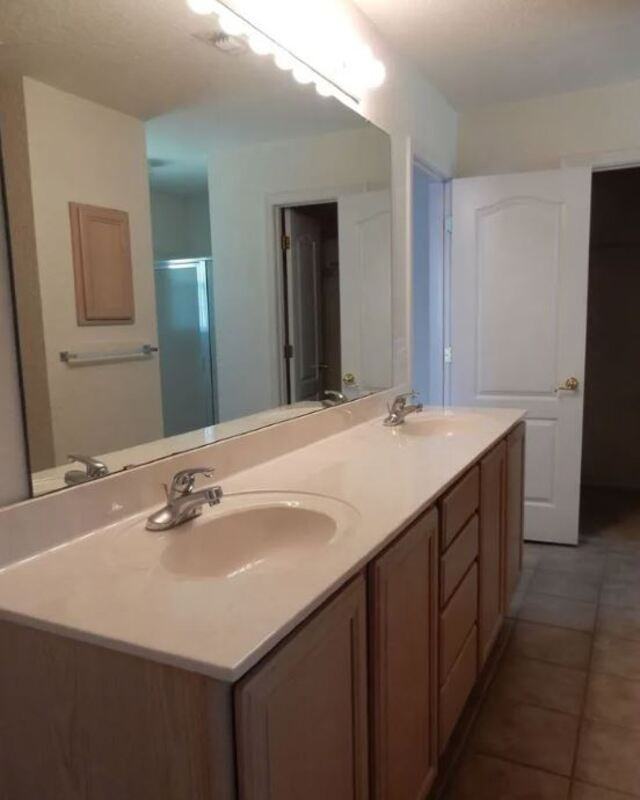 604 E Shipwreck Rd - Photo 4 of 9