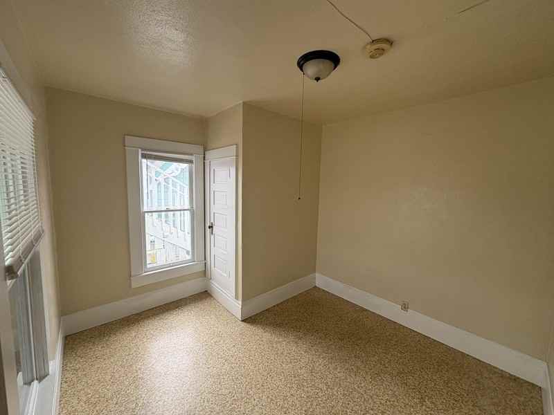 605 Se Mosher Ave #2 - Photo 6 of 16