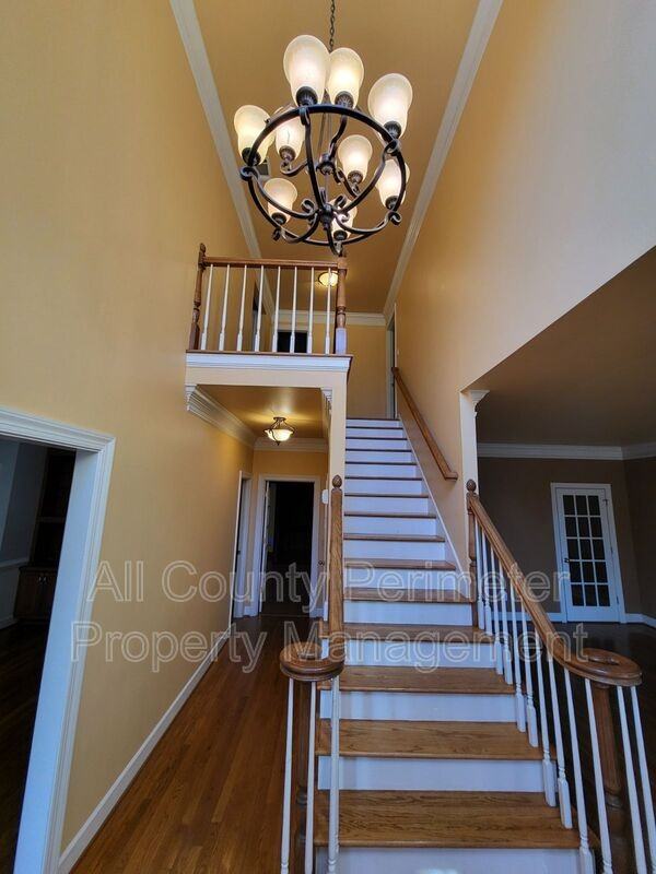 2438 Kings Arms Dr Ne - Photo 2 of 20