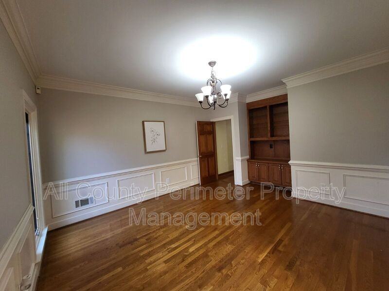 2438 Kings Arms Dr Ne - Photo 3 of 20