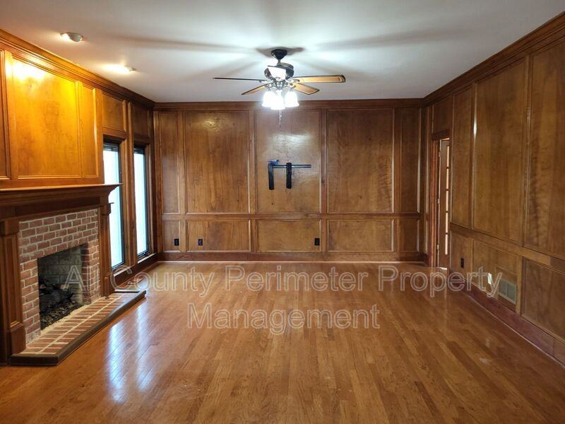 2438 Kings Arms Dr Ne - Photo 6 of 20