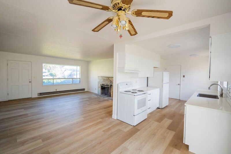 2545 Nw 111th Ave - Photo 4 of 25