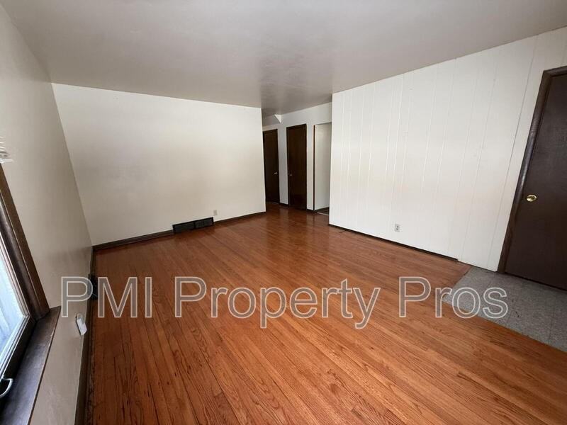 5728 N 98th St - Photo 4 of 22