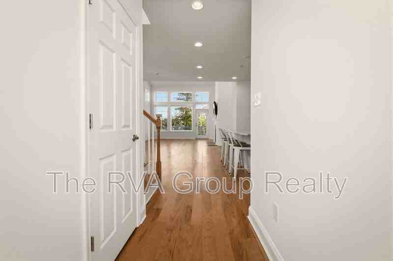 5025 Rivermere Ln - Photo 4 of 50