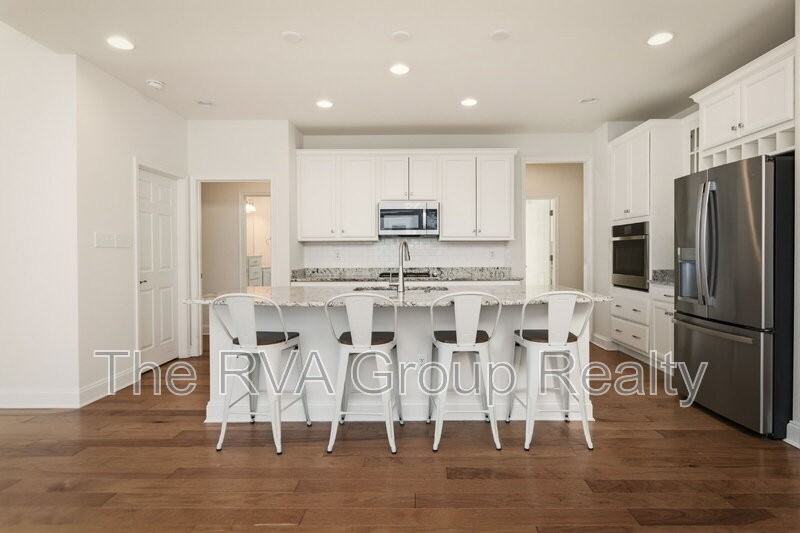 5025 Rivermere Ln - Photo 7 of 50