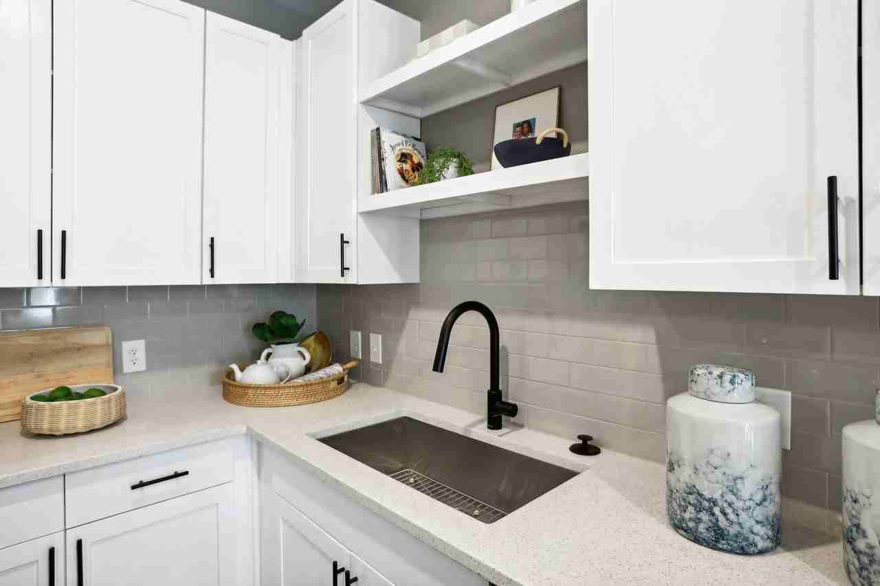 Chandler Residences - Photo 4 of 43