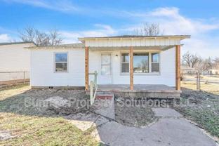 300 Se 48th St - Photo 1 of 1