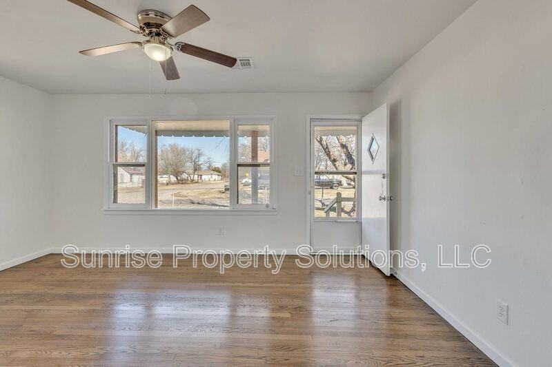 300 Se 48th St - Photo 3 of 17