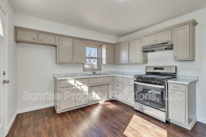 300 Se 48th St - Photo 6 of 17