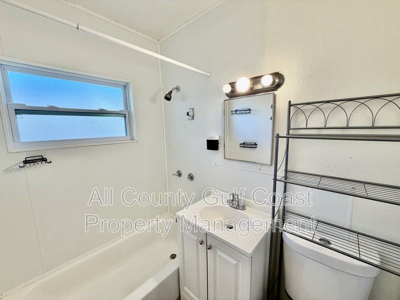 1609 9th Ave W - Photo 6 of 7