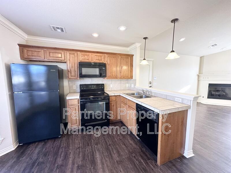 2673 N Miranda Ave - Photo 3 of 19