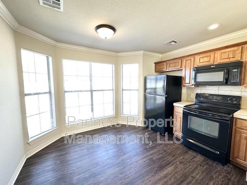 2673 N Miranda Ave - Photo 4 of 19