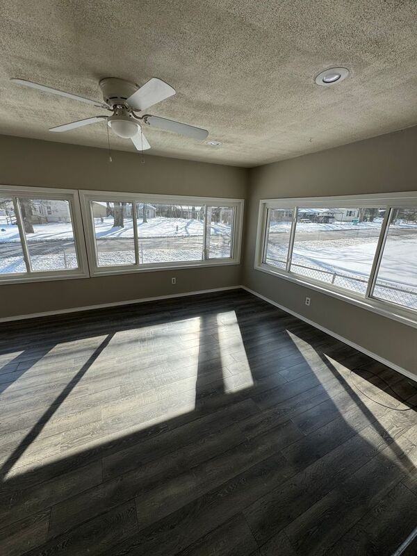 555 S Airwood Ave - Photo 4 of 15