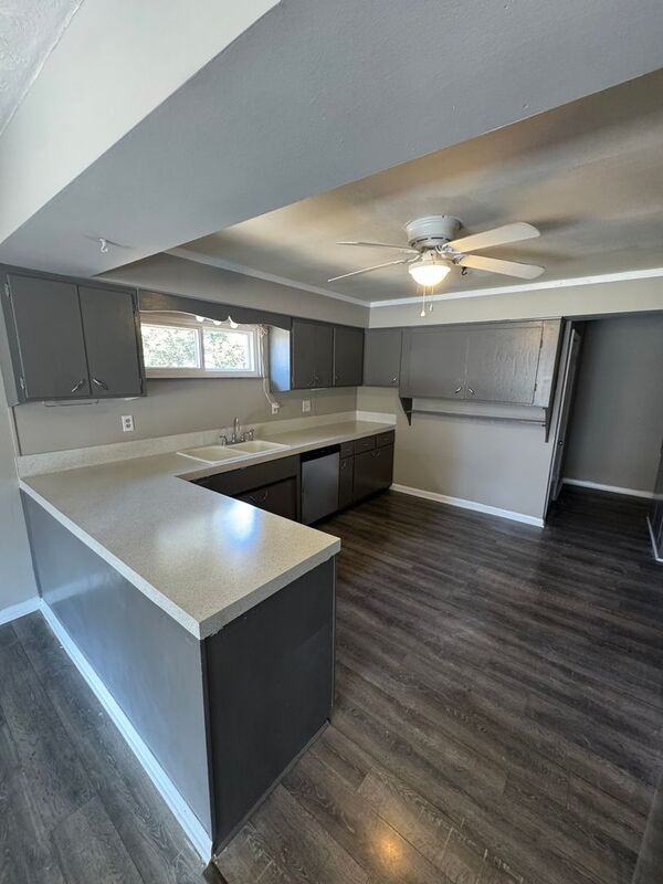 555 S Airwood Ave - Photo 6 of 15